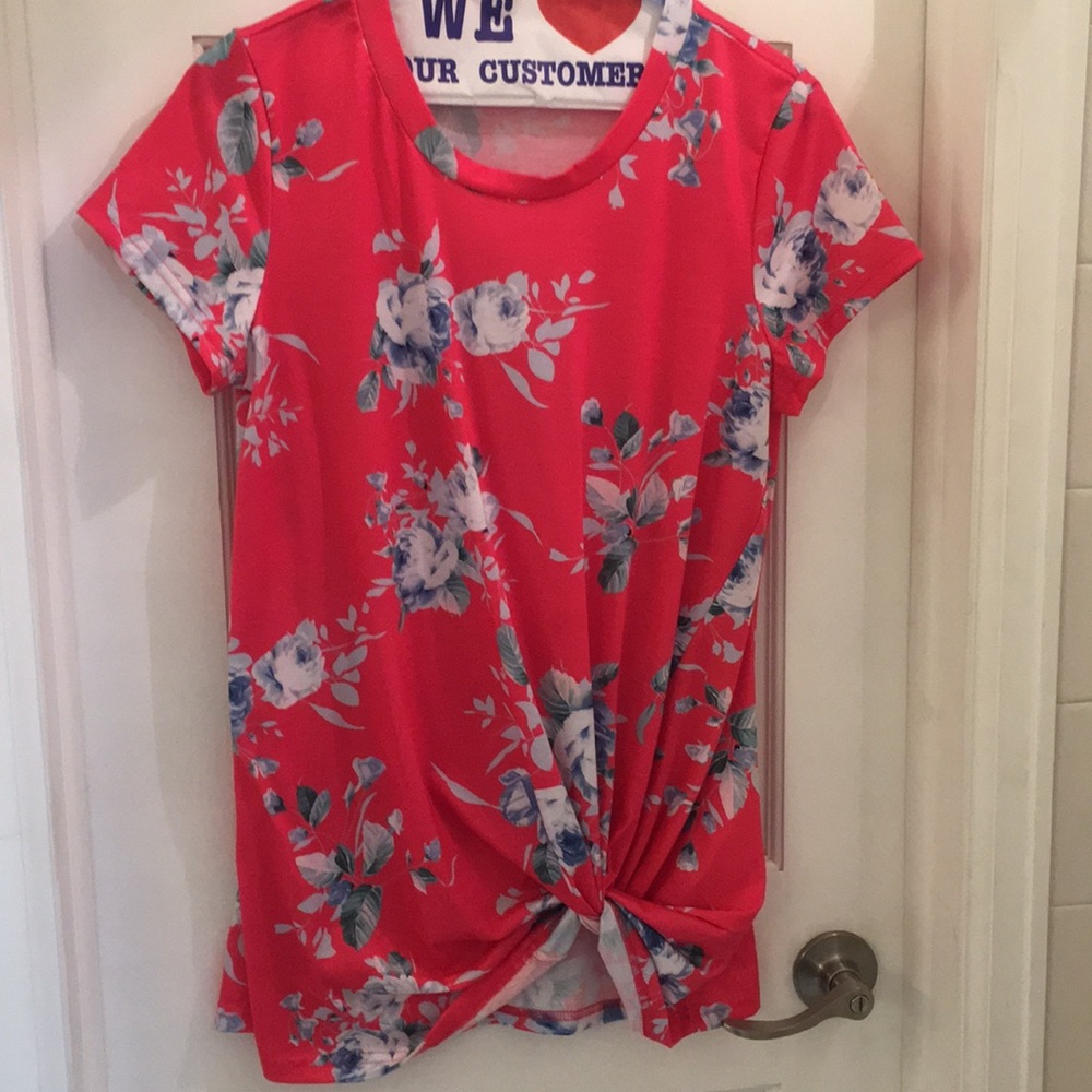 Short sleeve dressy tee